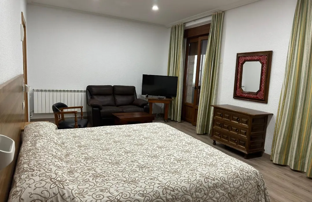 Hostal Aribel Longinos-1