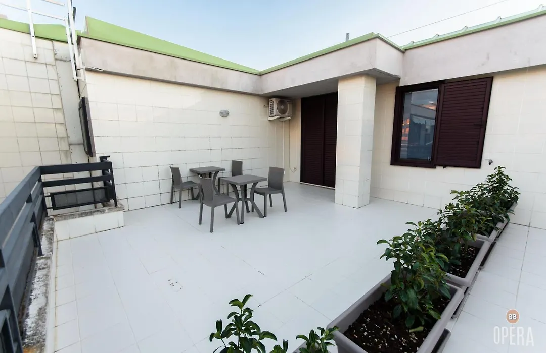 Opera B&B-1