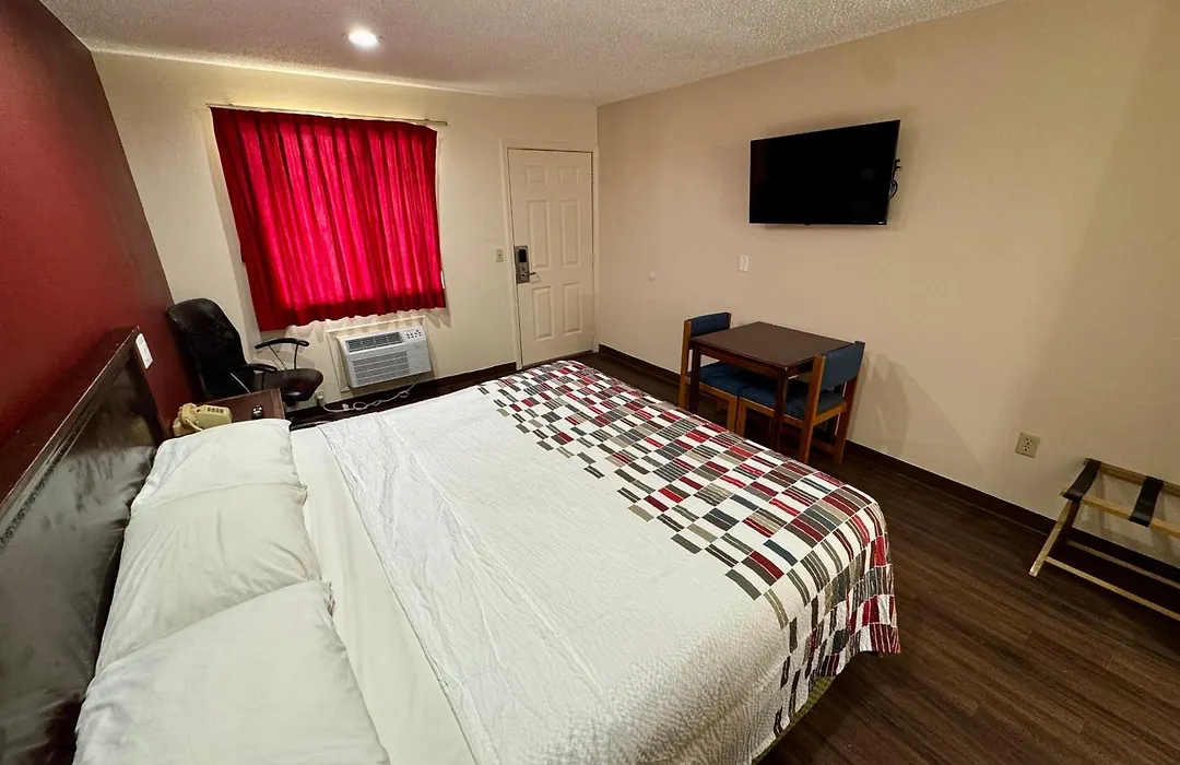 Razorback Inn-1