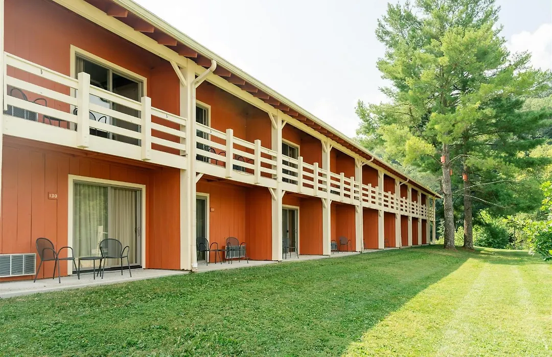 Brown County Inn-1