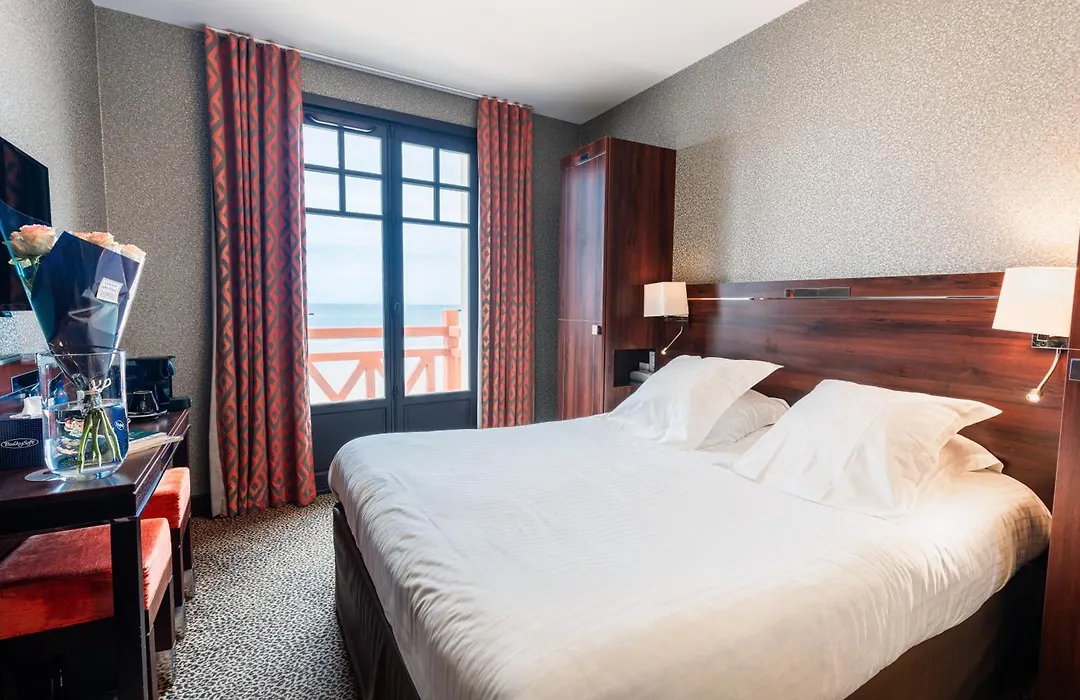 Ambassadeurs Logis Hotel-1