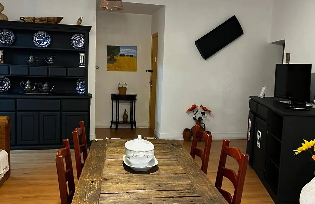 Avis Guesthouse-1