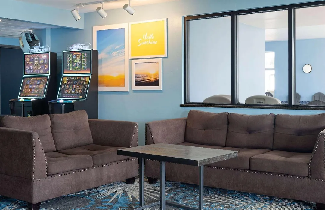 Days Inn By Wyndham Neenah-1