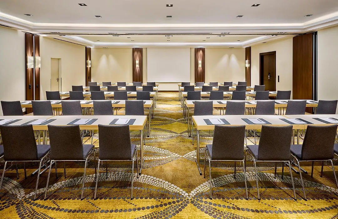 Courtyard by Marriott Düsseldorf Seestern-1