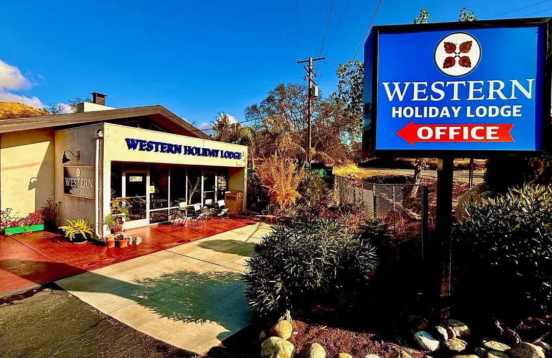 Western Holiday Lodge-1
