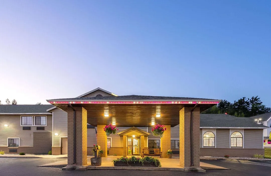 Days Inn By Wyndham Iron Mountain-1