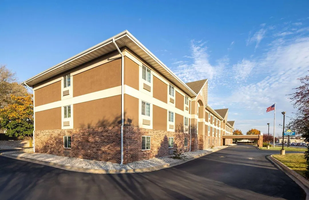 Days Inn & Suites By Wyndham Green Bay Wi-1