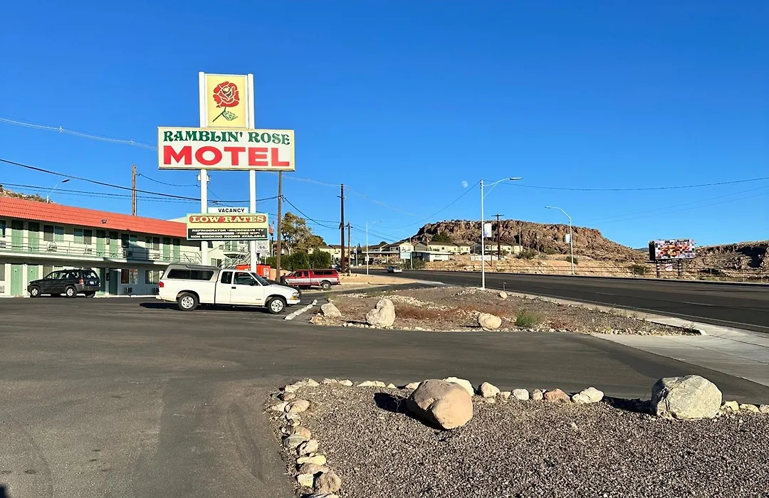 Ramblin Rose Motel-1