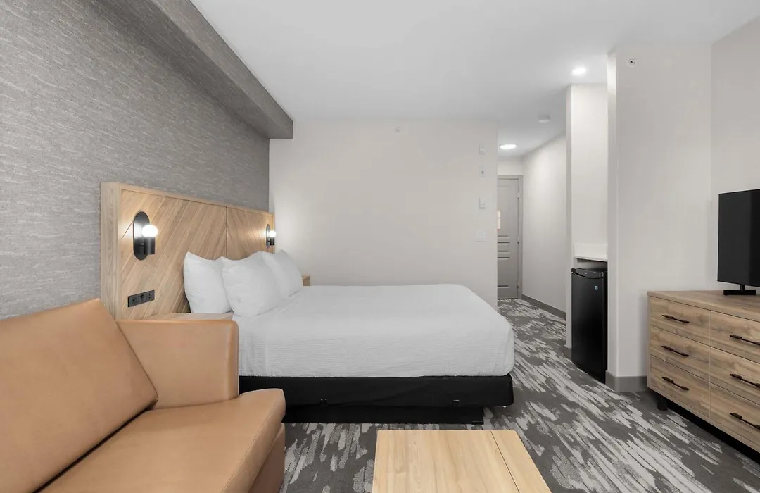 Sandman Hotel Calgary Airport-1