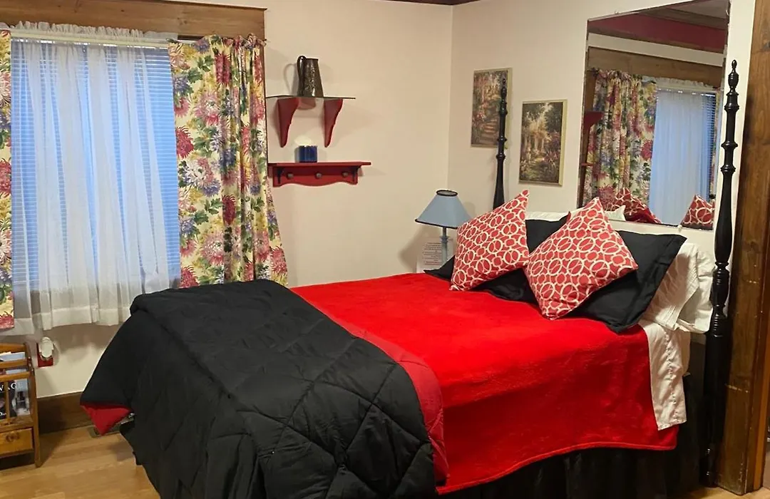 Center Street Cottage-1