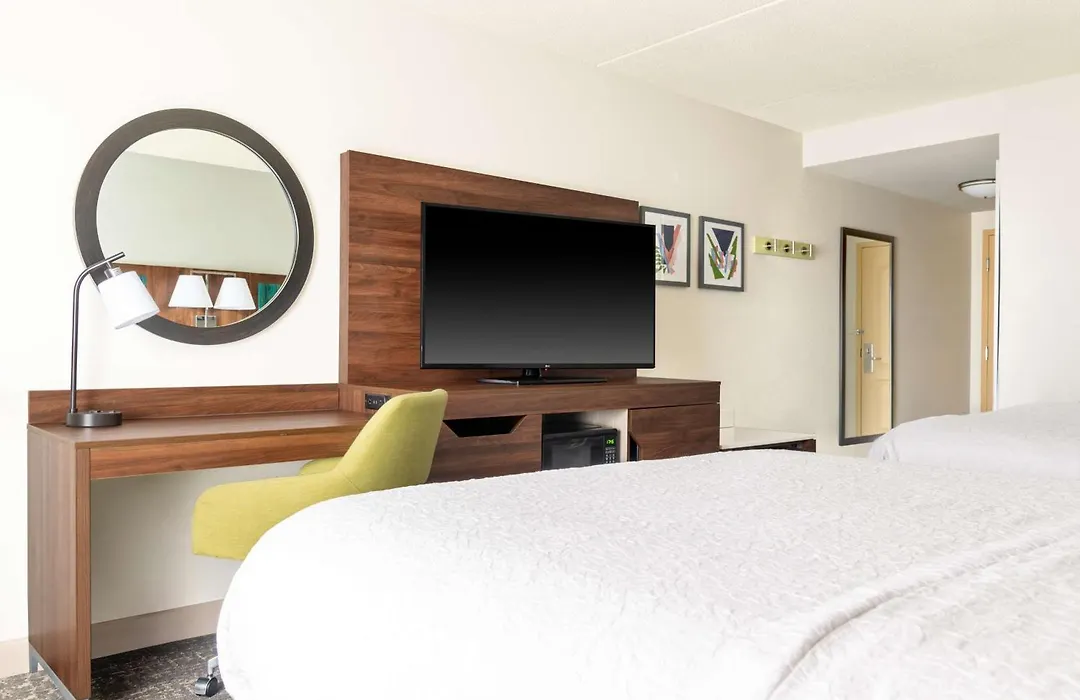 Hampton Inn & Suites Brookings-1