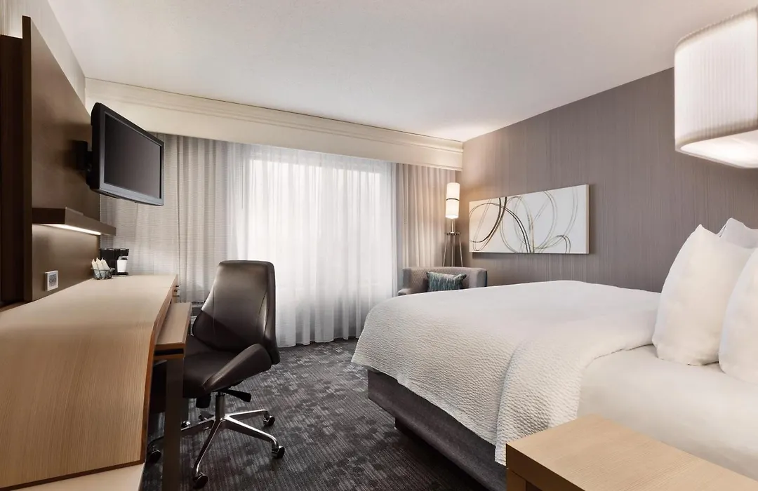 Courtyard By Marriott Topeka-1
