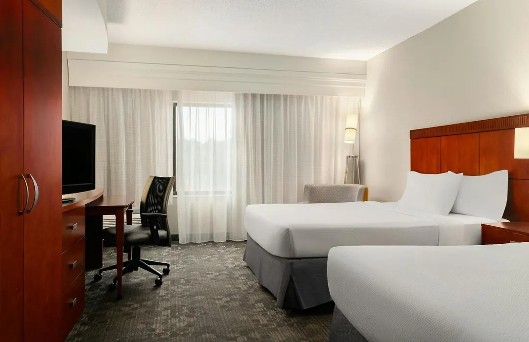 Courtyard By Marriott Salisbury-1