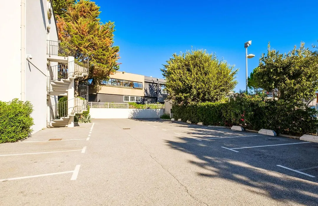 B&B HOTEL Villeneuve Loubet Plage-1