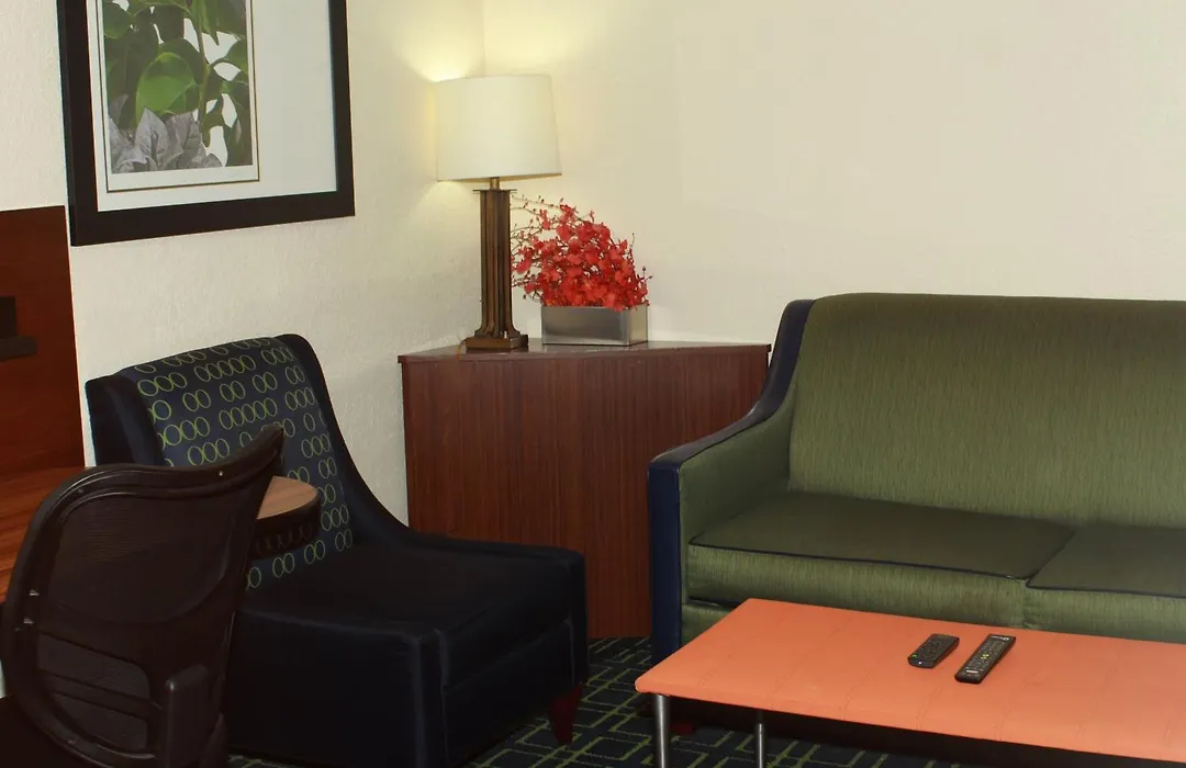 Fairfield Inn & Suites By Marriott Fairmont-1