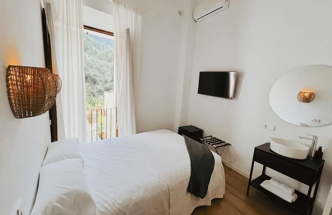 Fornalutx Petit Hotel - Bed & Breakfast-1