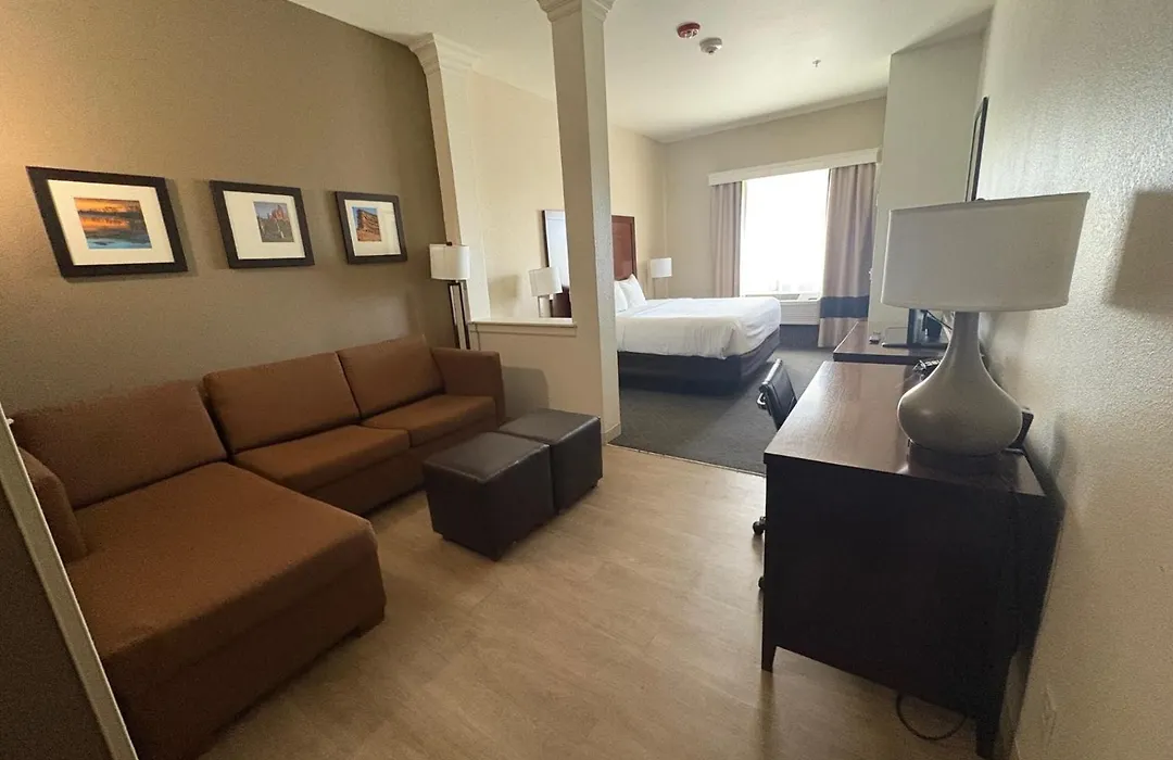 Comfort Suites Near Denver Downtown-1