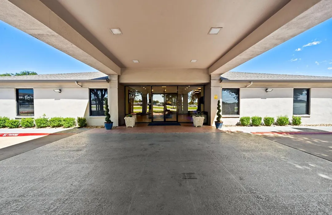Days Inn By Wyndham Round Rock-1
