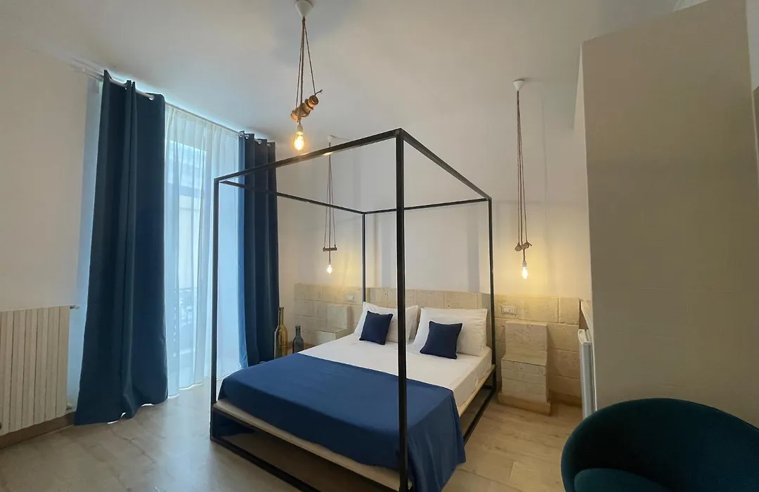 Casa Manfredi D'Angiò-1