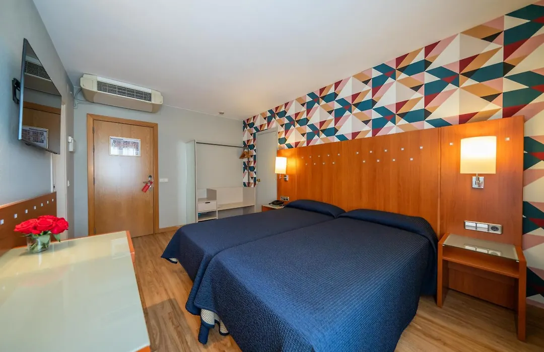 Hotel J. Balmes Vic-1