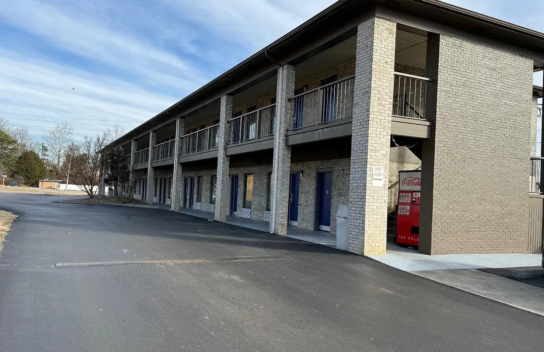 Days Inn By Wyndham Morristown-1