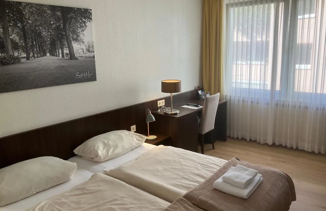 Hotel Mercedes - Self Check-In-1