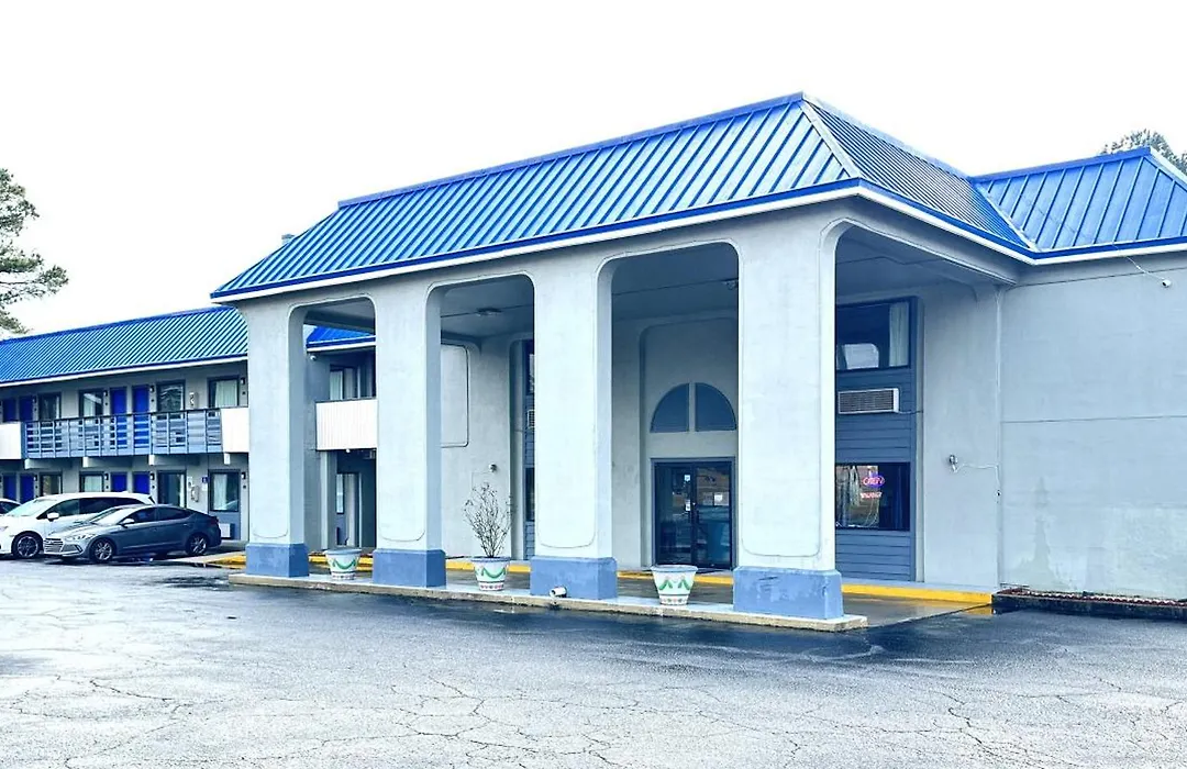 Rodeway Inn & Suites Plymouth Hwy 64-1