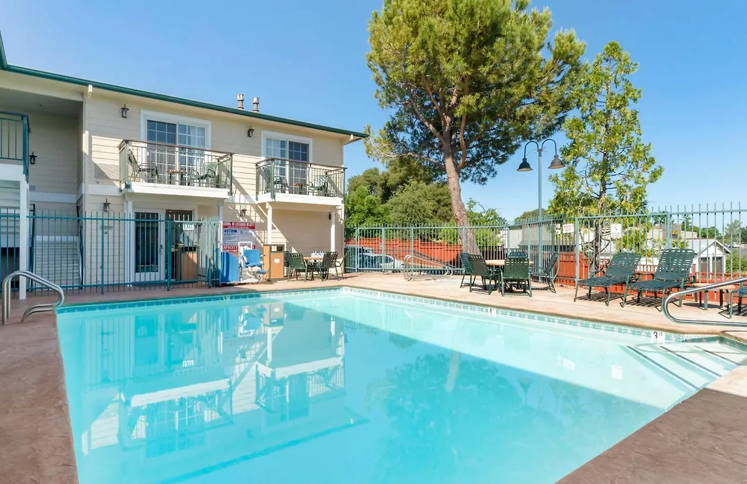 Best Western Cedar Inn & Suites-1