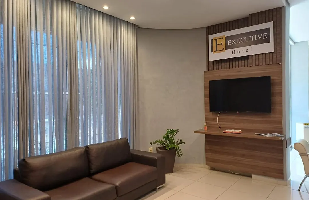 Executive Hotel Mt-1