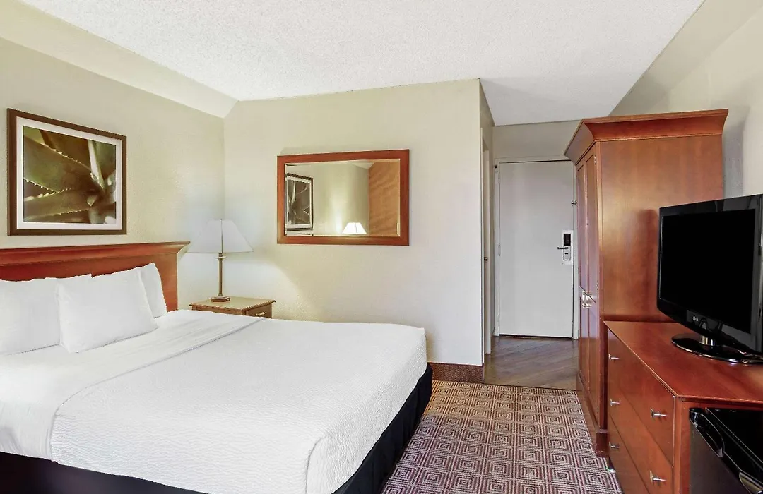 La Quinta By Wyndham Stamford / New York City-1