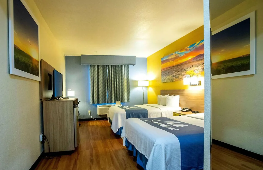 Days Inn & Suites By Wyndham Houston North/Aldine-1