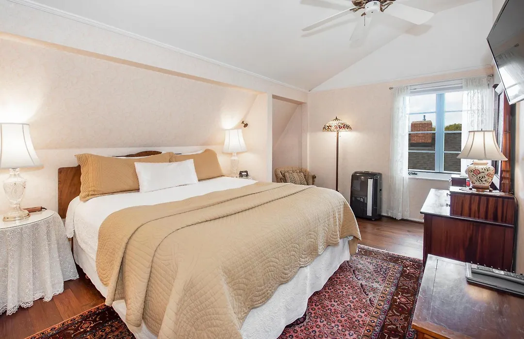 Bath Street Inn-1