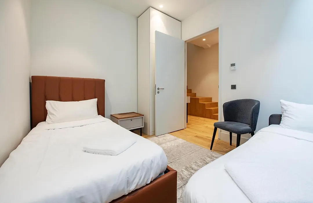 12A, Luxury & Unique, Cinema, Terrace, Stunning View, Central Location!-1