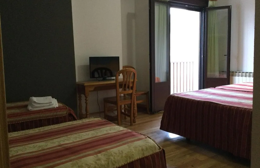 Hotel Cinco Castaños-1
