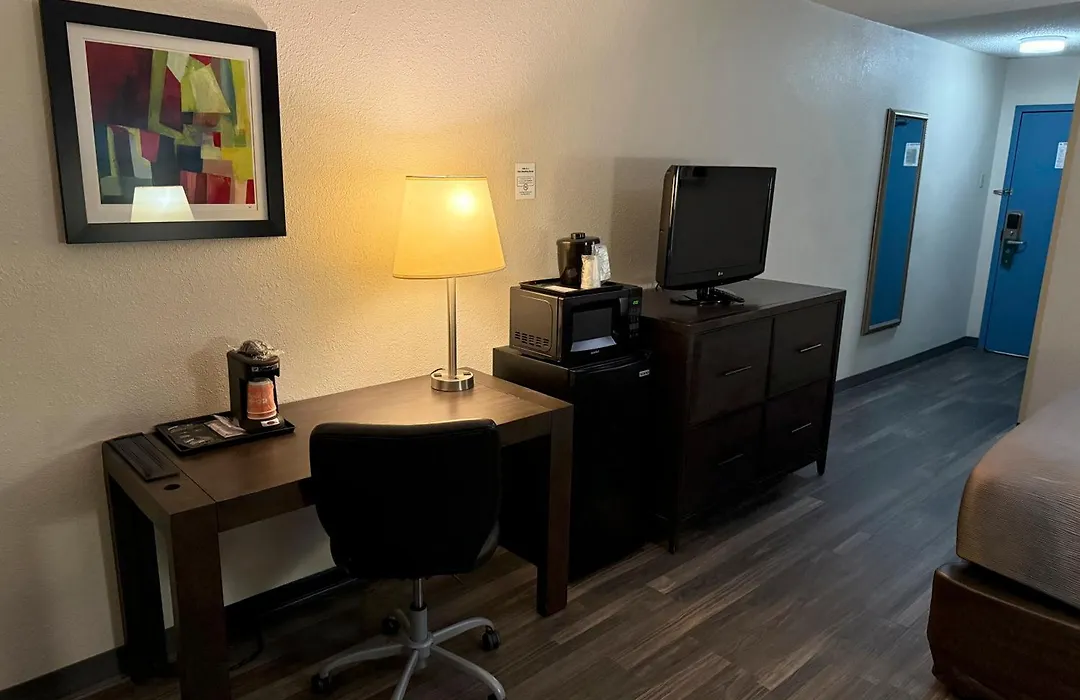 Quality Inn & Suites Banquet Center-1