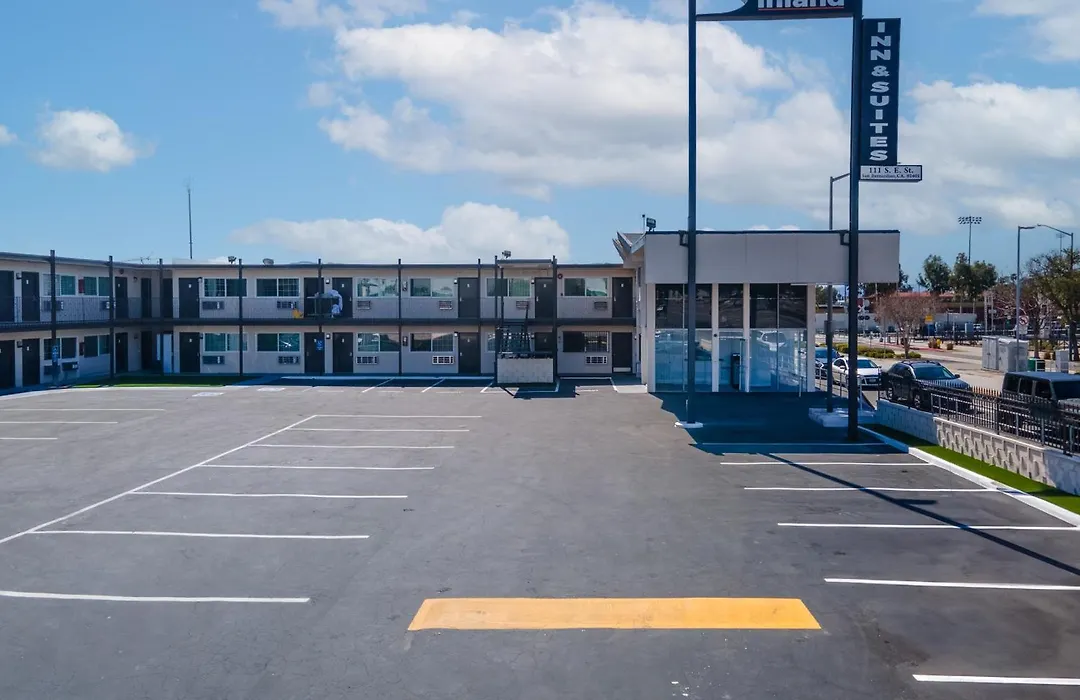 Inland Inn & Suites-1