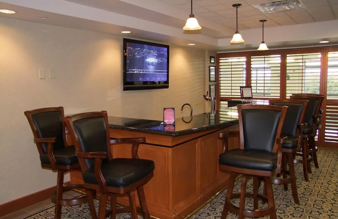 Wingate By Wyndham Peoria - Complimentary Area Shuttle-1