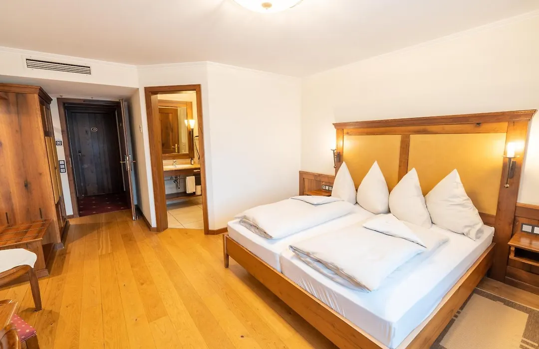 Hotel Hirsch-1