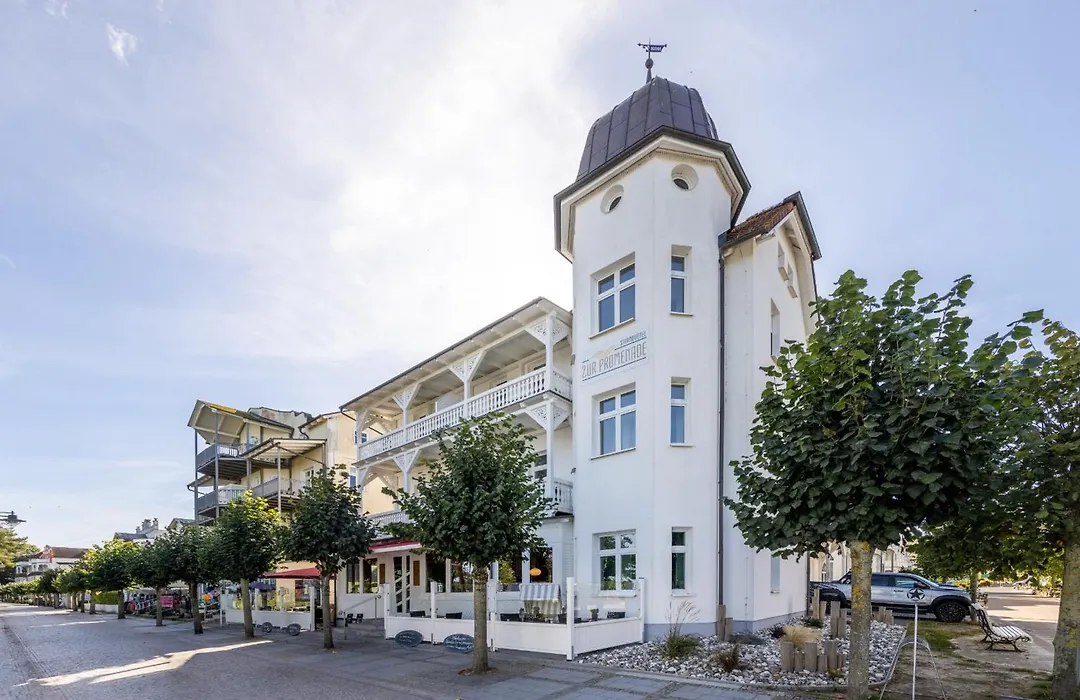 Strandhotel zur Promenade-1
