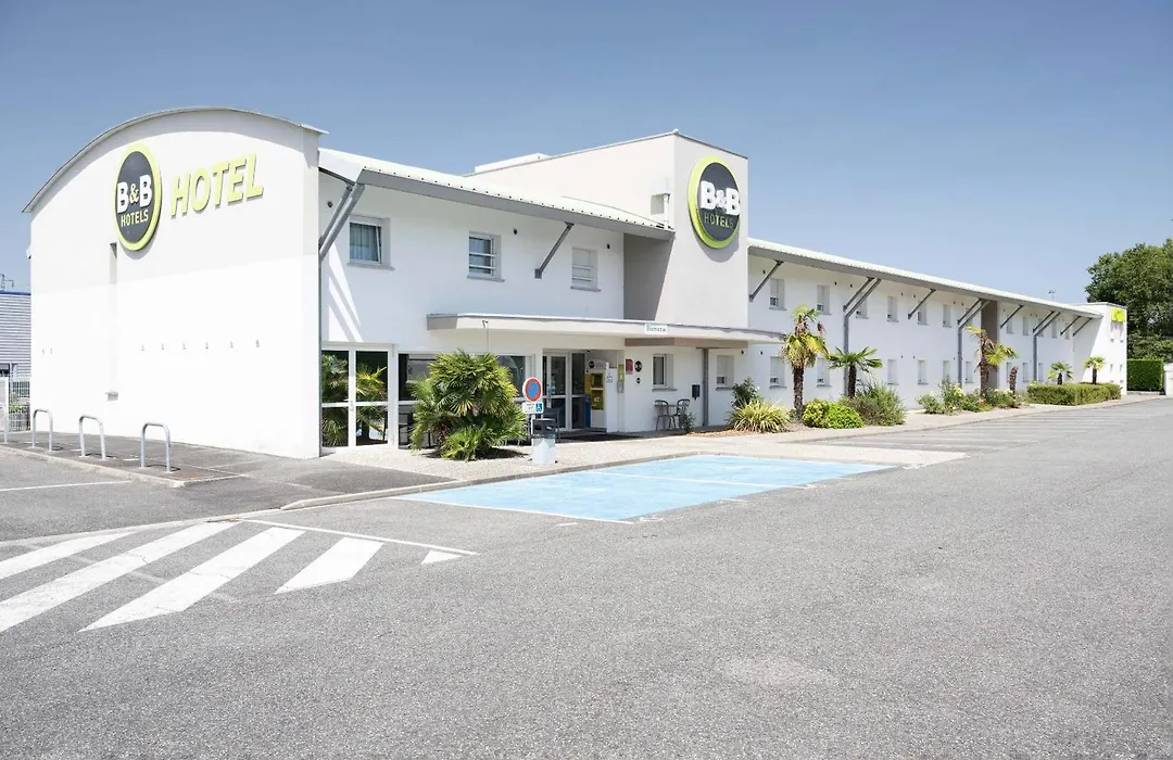 B&B HOTEL Pau Lescar-1