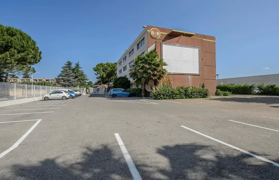 B&B HOTEL Nîmes Ville Active, parking sécurisé gratuit-1