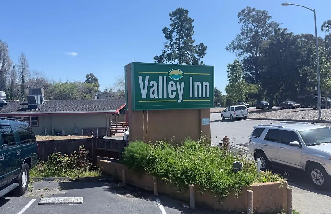 Valley Inn-1