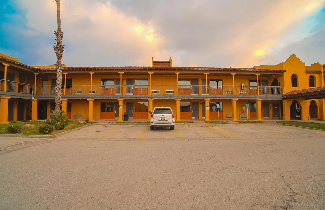 Oyo Hotel Kingsville - Hwy 77-1