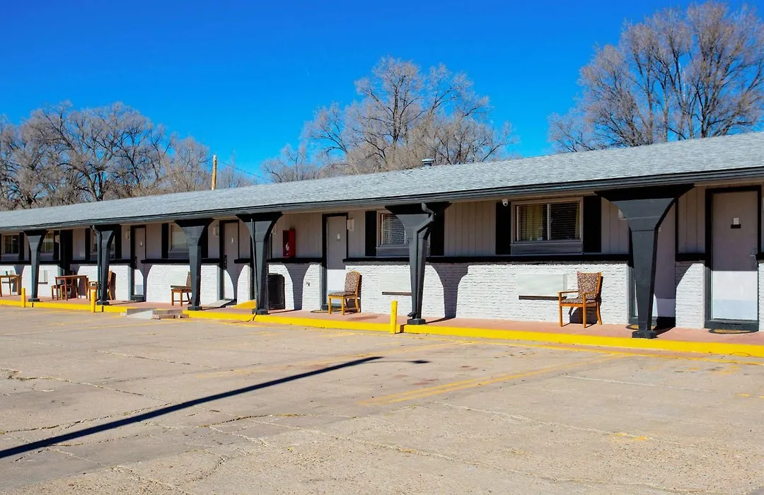 Rodeway Inn & Suites Raton-1