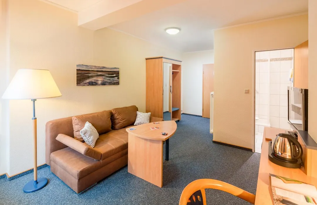 Hotel Strandburg-1