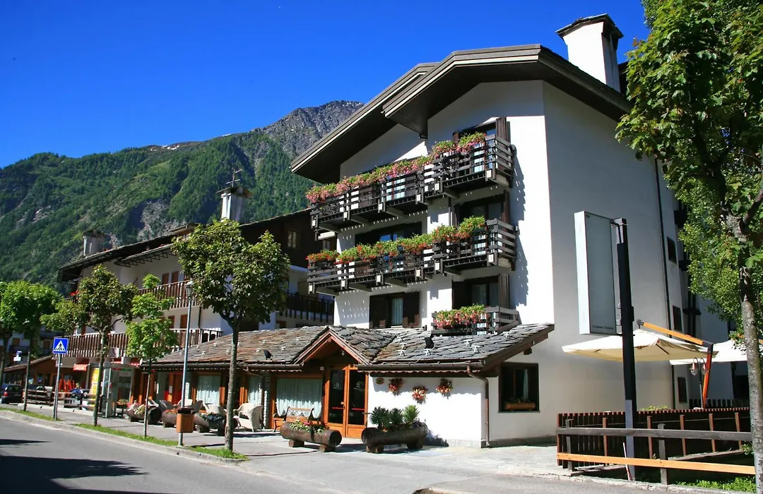 Hotel Les Jumeaux Courmayeur-1
