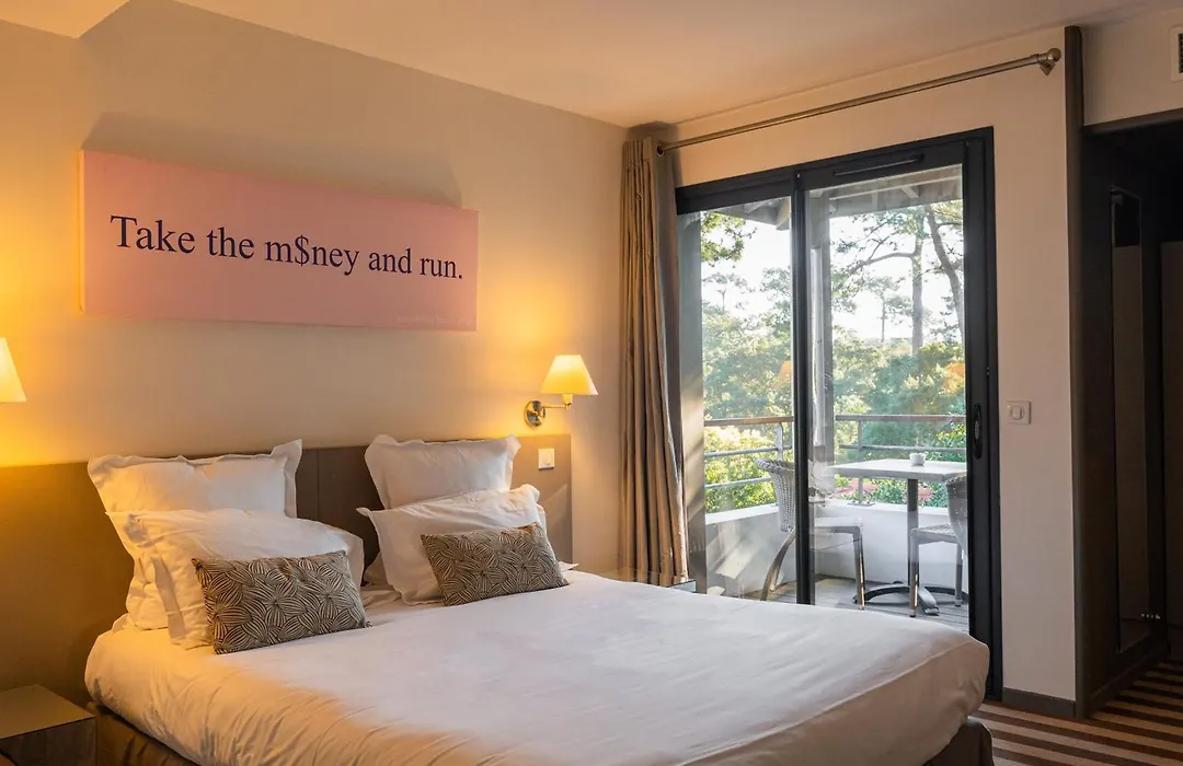 Hotel 202-1