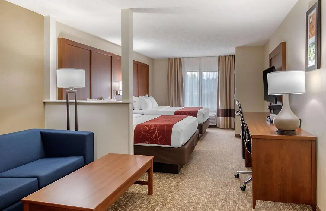 Comfort Suites Speedway - Kansas City-1