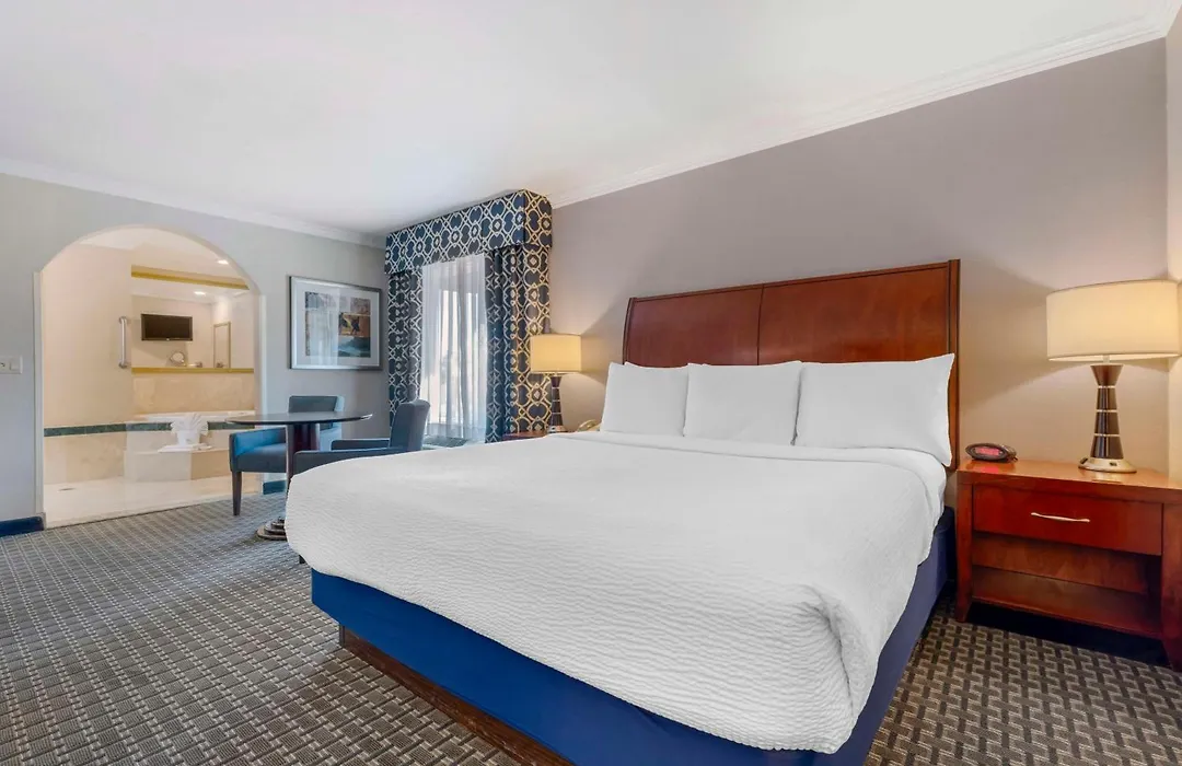 Best Western Plus Marina Shores Hotel-1