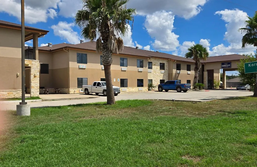 Karnes City Lodge-1